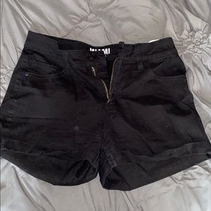 Black jegging shorts